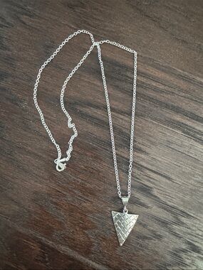 NWOT Women's Sterling Silver Textured Triangle Pendant 18inch Necklace